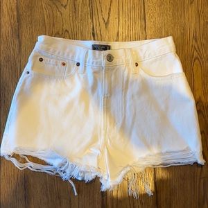 Abercrombie & Fitch White Shorts (NEW WORN)